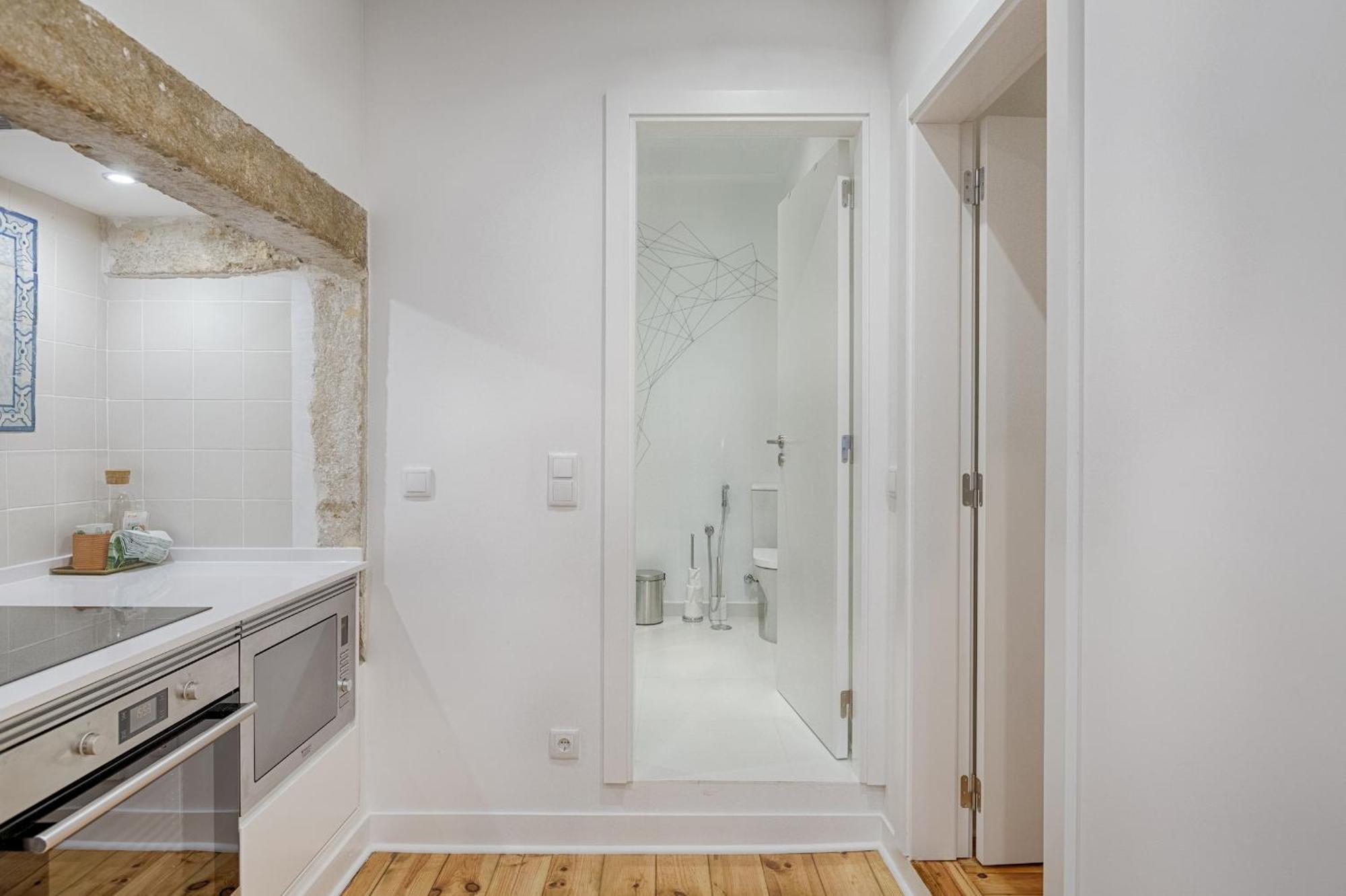Architectural Gem In Bica Apartment *