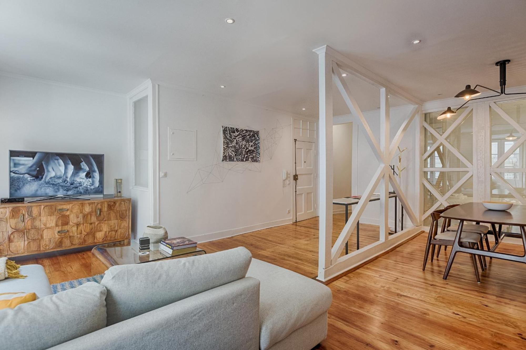 Architectural Gem In Bica Apartment Lisbon