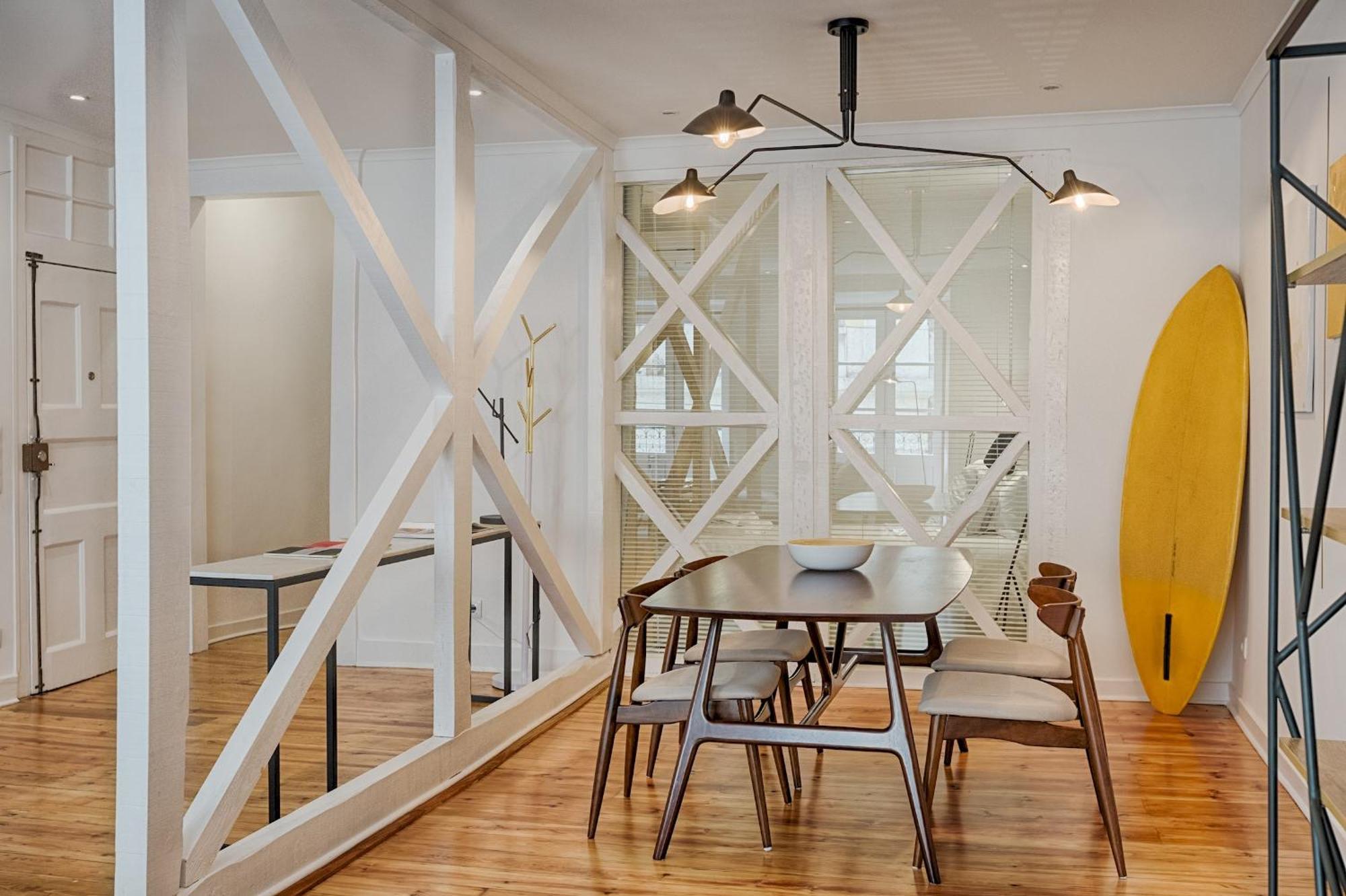 Apartment Architectural Gem In Bica *