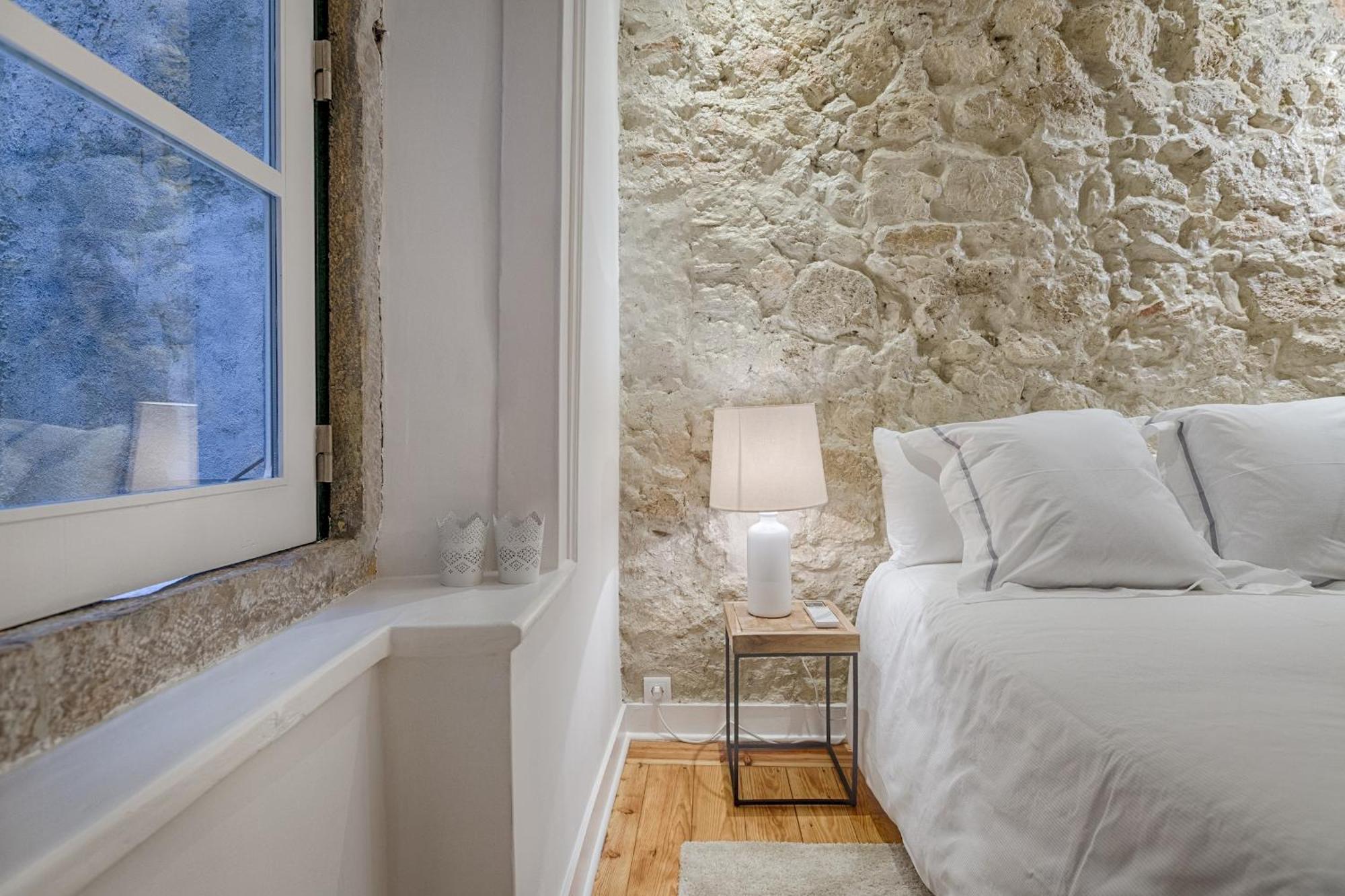 Apartment Architectural Gem In Bica *
